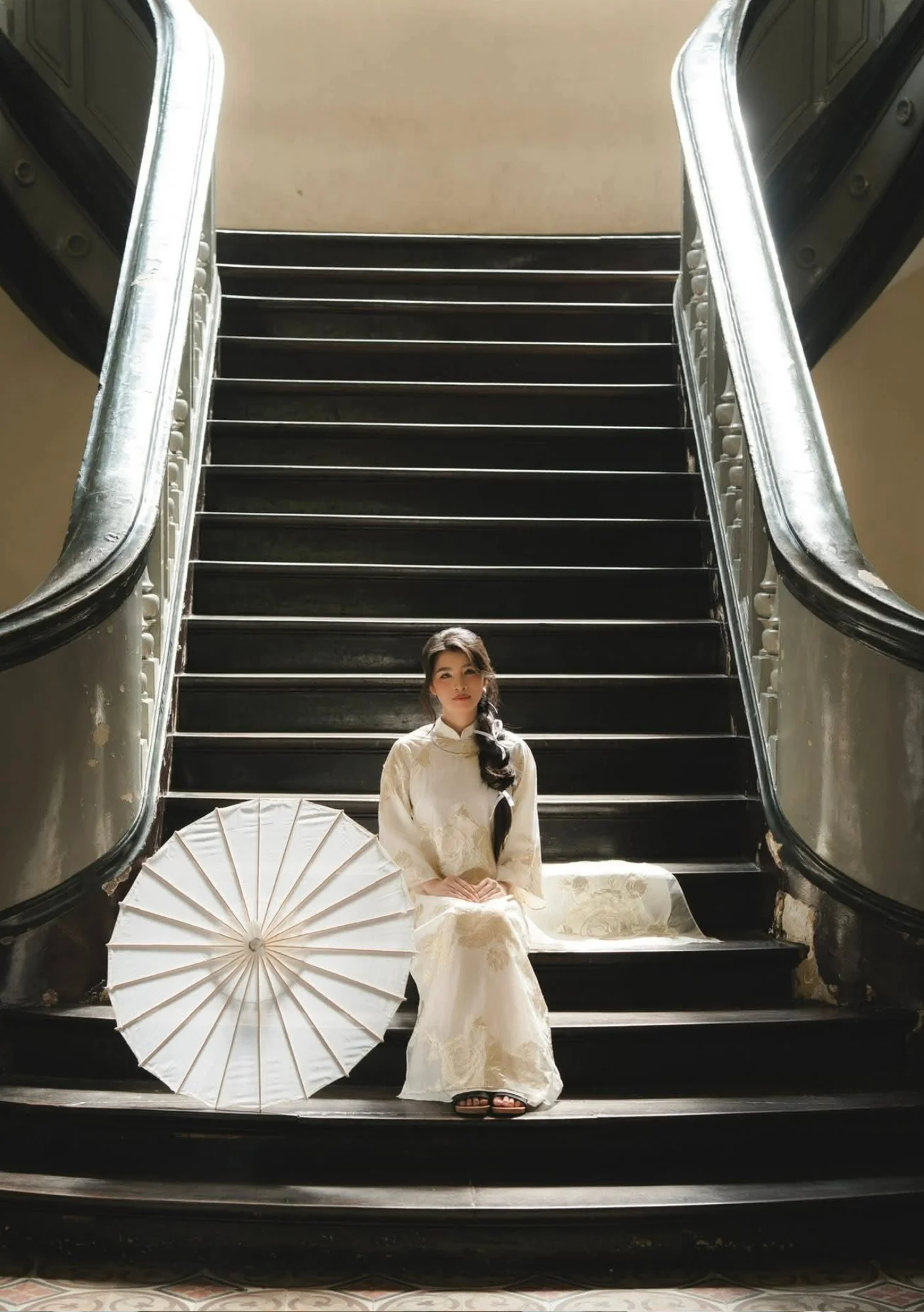 Áo dài kem biệt thự Pháp